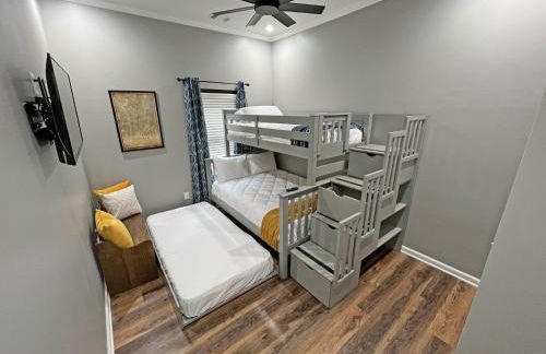 A Cabin in the City with a 5 Star Lush Backyard - Foto 41