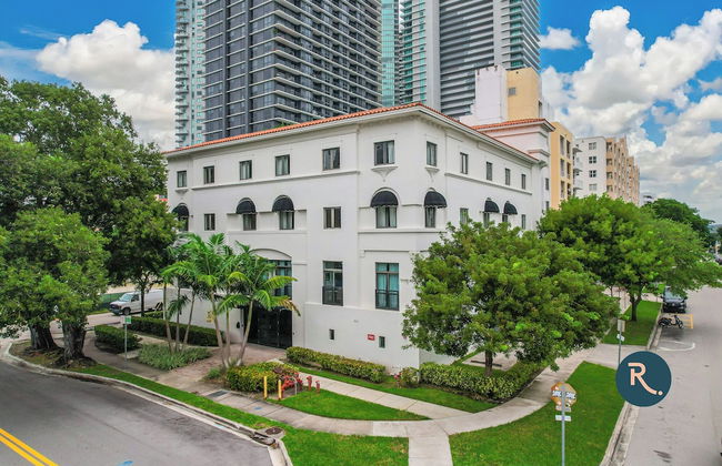 Roami at The Palace - Photo 1