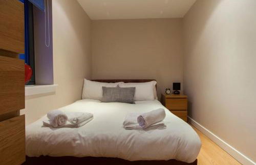 Bright & Stylish West End Apartment - Photo 15