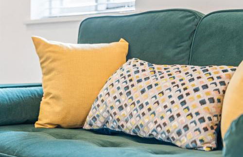 3BR Kingswood Cottage with Detached Unit - Photo 53