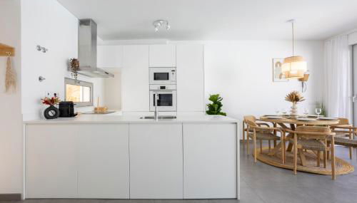 Stylish 3-Bedroom Villa Haven with a Private Pool - Photo 4, stove, toaster, minibar