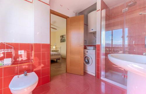 Amplio piso de 100m2 con 3 hab, wifi rápido, AC - Photo 7