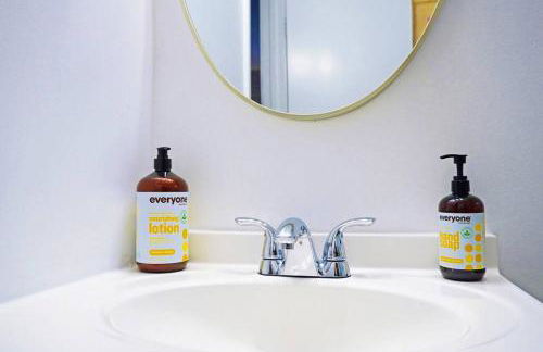 Spacious Pet Friendly Home - Photo 27