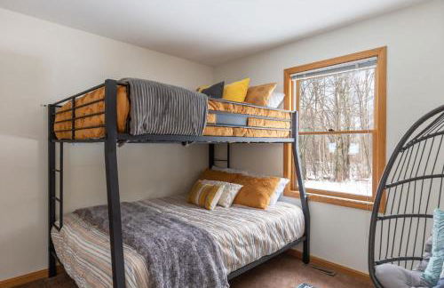 Smuggler's Notch Mountain House with hot tub & river - Foto 39