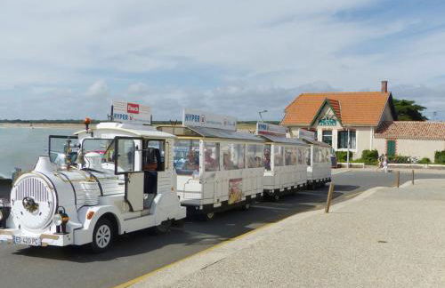 Aux Mouettes les pieds dans l'eau accès direct à la place 5 personnes - Foto 6