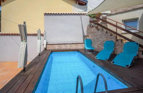 2 Bedroom Amazing Apartment In Veli Brgud - Photo 7