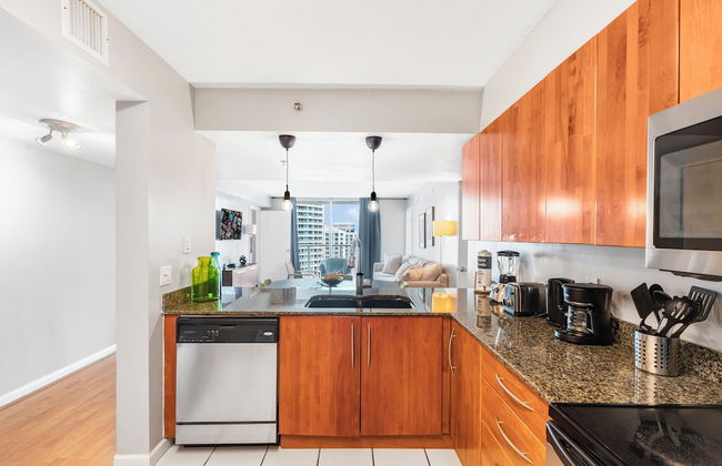 Sky High 31st Floor Condo W Parking - Foto 67