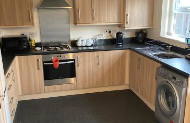 Cheerful Home FOR FOOTBALL, DOCKS AND CITY CENTRE - Foto 4