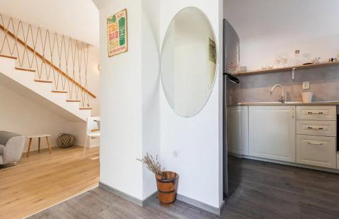 Gorgeous Home In Porec With Wifi - Photo 9