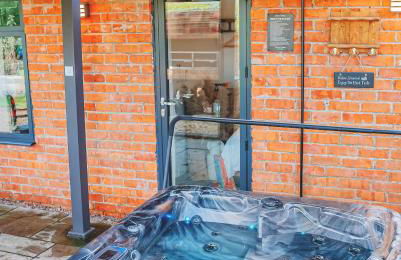 Cottage with Hot Tub - near Cheltenham and Tewkesbury - Photo 7