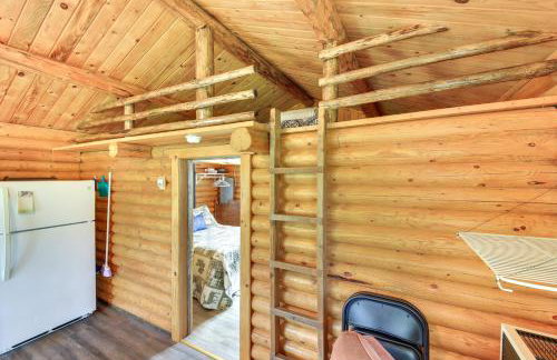Cozy Farm Cabin - 9 Mi to Trout Creek! - Foto 16
