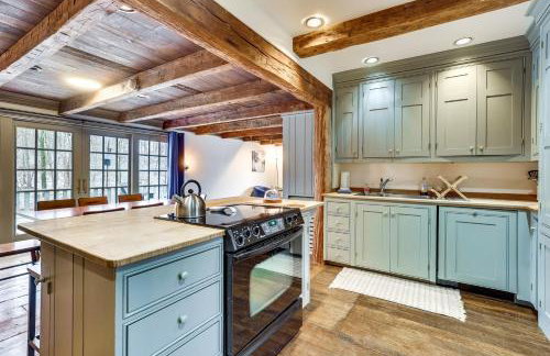 Timeless Winesburg Farmhouse with Deck - Foto 10