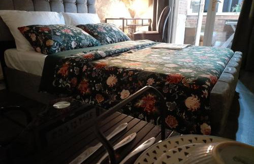 Cosy and Private with 55"TV and Dedicated Toilet Shower Space - Foto 10