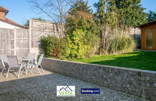 Three Bedroom House By Vesta Serviced Accommodation & Short Lets Borehamwood With Free WiFi & Free Parking - Foto 32