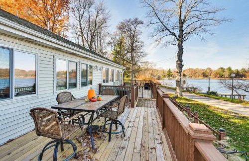 Dock and Gazebo! Lakefront Duplex Near South Haven - Foto 1