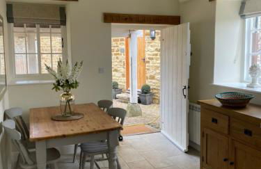 The Cobbles - Photo 1