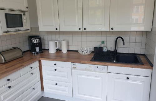 Chemnitz Saxonia HomeDeLuxe Hochwertige 50qm 2-Zimmer-Ferienwohnung mit privaten Kfz Parkplatz Stellplatz mit MWSt-Rechnung mit XXL Hülsta Bett & Etagenbett mit InternetFlatrate - Ideal für Familien, Paare, Kulturinteressierte & Geschäftsreisende! - Foto 15