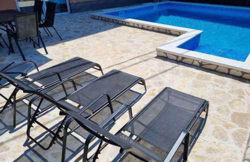 Apartment Gajo with swimming pool near Split - Photo 3