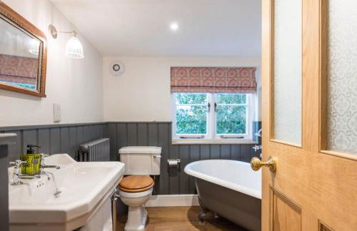 Hollyhocks, Tunstall - Foto 23