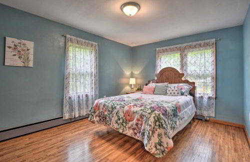 Cozy Family Home with Kayaks, Dock and Fire Pit! - Foto 14