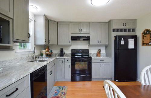 Stylish Home Dog Friendly Close to Beach - Foto 2