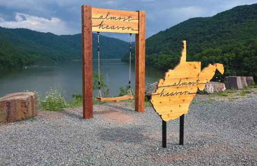 Cozy Cabin w Lake, Hot Tub, Huge Deck & Fire Pit - Foto 42