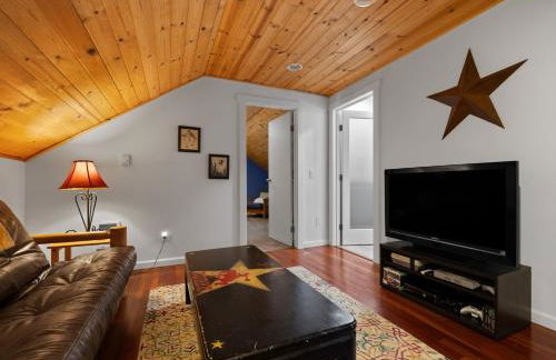 Whispering Pines - Cabin w hot tub - Foto 44