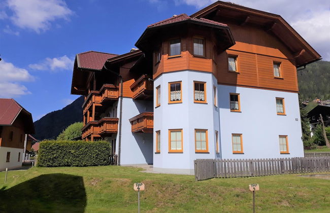 Beautiful Apartment With Balcony - Photo 1