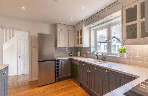 4 Bed City House with Private Garden and Parking - Foto 7