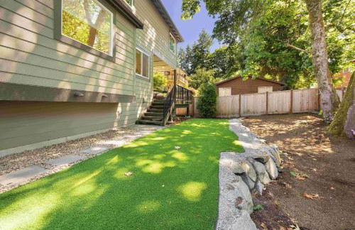 Modern Kirkland 4BR Family Oasis Kids Paradise - Photo 39