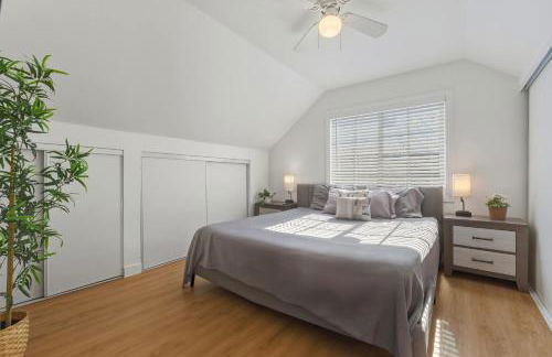 Spacious 4BR House Free Parking w Backyard BBQ - Foto 25