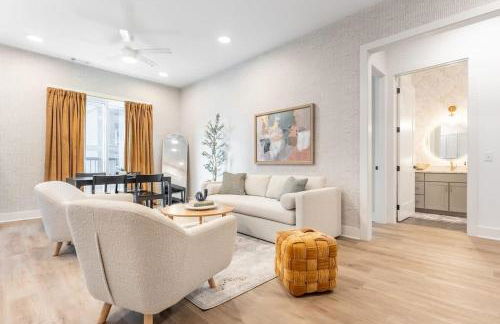 Here You Come Again by Stay Local Nashville - Foto 1