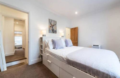 Charming Period Home near Surbiton with Garden - Foto 22