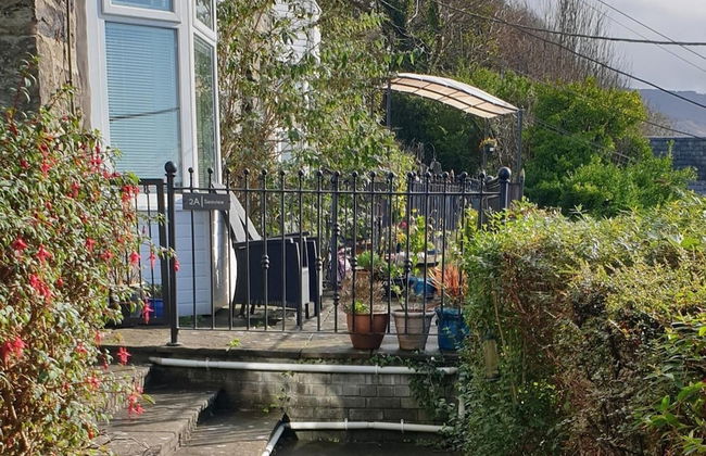 Seaview Apartment Sleeps 2 -patio -wifi -Tv - Photo 11