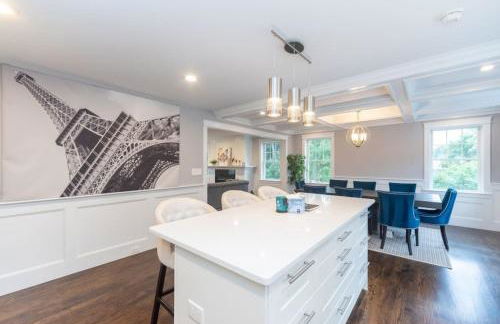 Ultra-Luxurious Home near Boston (Pet-Friendly) - Foto 13