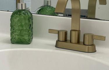 Granada Hills Private Unique Pool Luxury 4BR Family Retreat - Patio, Outdoor Dining, BBQ Grill, & Free Parking - Foto 38