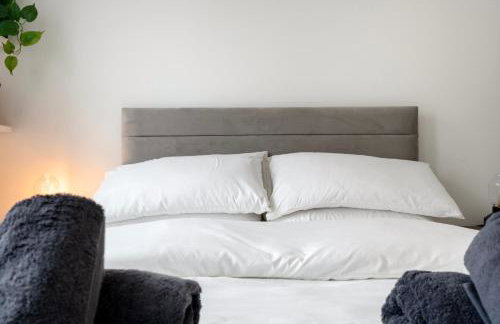 London 4-Bed in Coulsdon, 20 mins Gatwick, Parking - Foto 28