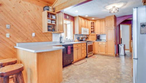 Pond and Snowmobile Trails On-Site Errol Escape! - Foto 2