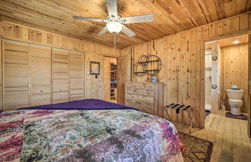 Remote Cabin with Gas Stove Less Than 7 Mi to Town! - Foto 14