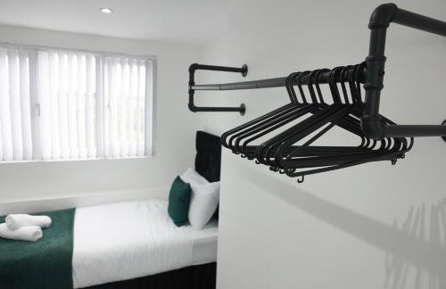 Central Location Liverpool, Modern Home, 4 BR, Sleeps 9, Free Parking - Foto 19