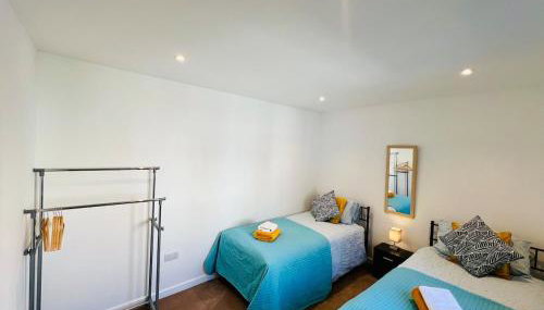 Stylish 3 Bed Apt Sea Views Near the Beach 2B - Foto 4