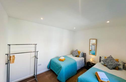 Stylish 3 Bed Apt Sea Views Near the Beach 2B - Foto 4