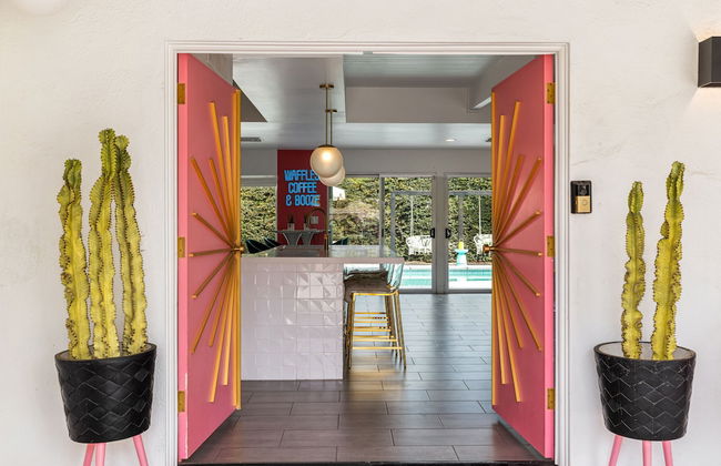 The Beverly - Photo 44