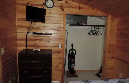 Rustic Cabin Rental Along the Wolf River in Fremont, Wisconsin - Foto 10