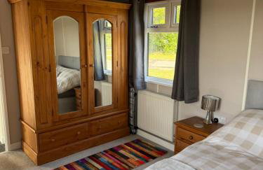 Couple’s Lodge With Hot Tub - Foto 5