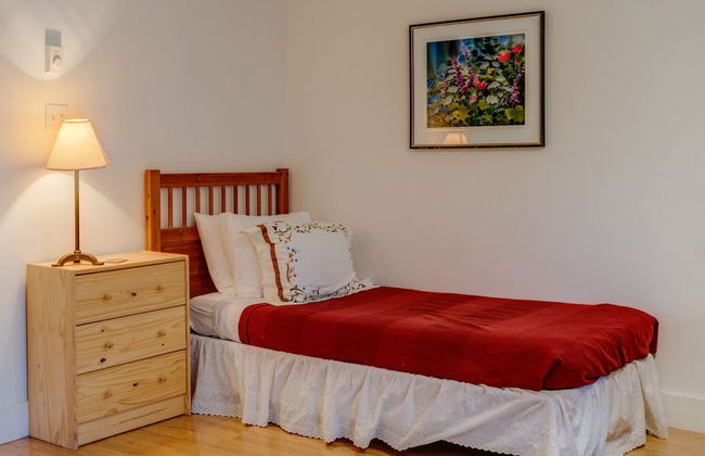 Lovely LacBrome 3 Bdrm Lakefront Cottage - Photo 5