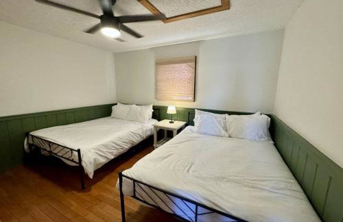 14 Guest 7 Bed 4 BR Lakefront Cabin w Hot Tub - Foto 18