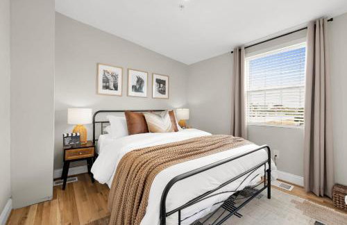 Luxury 4-BR with Free Parking in Heart of DC - Steps to Metro - Photo 39