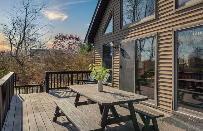 Lake View Chalet by Avantstay Lake Access + Deck - Foto 6