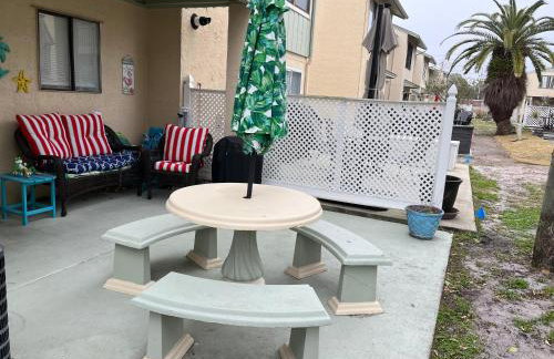 Beach access close to Walmart, Bowling,skating and Game room - Photo 45